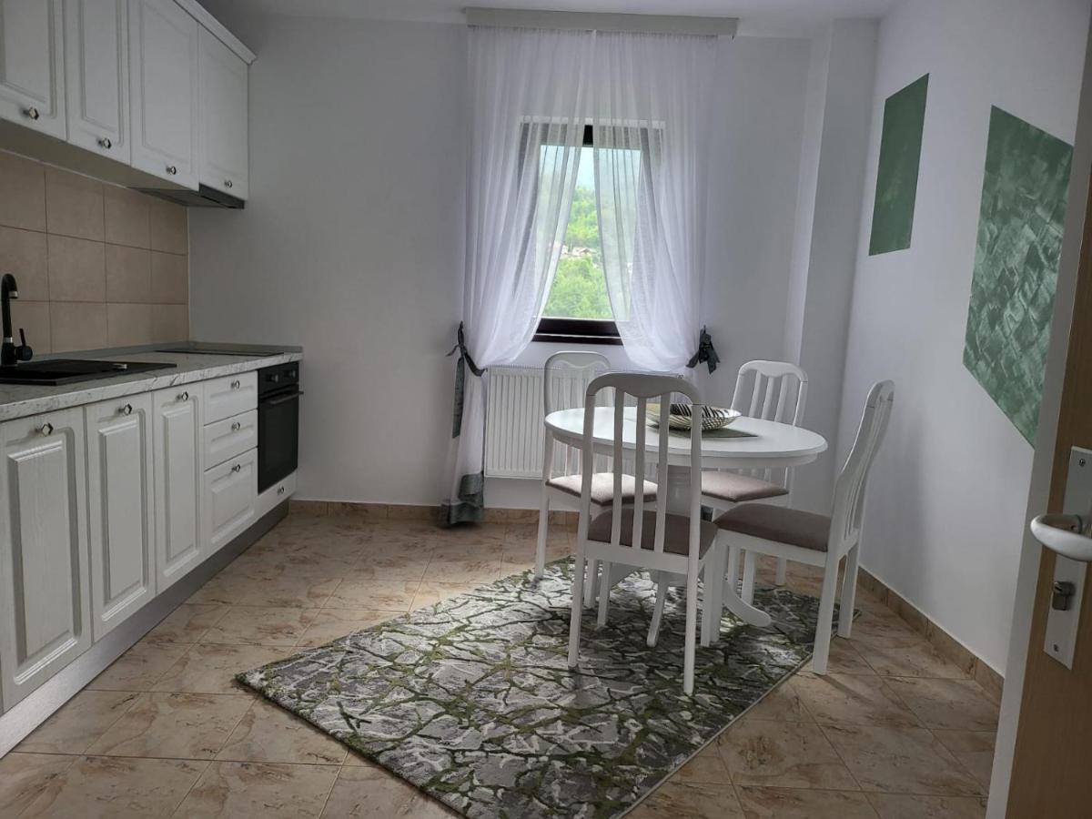 Bibis Apartments Nehoiu Esterno foto